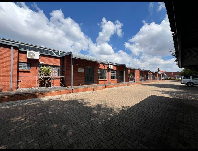 340M² WAREHOUSE TO LET IN HENNOPSPARK